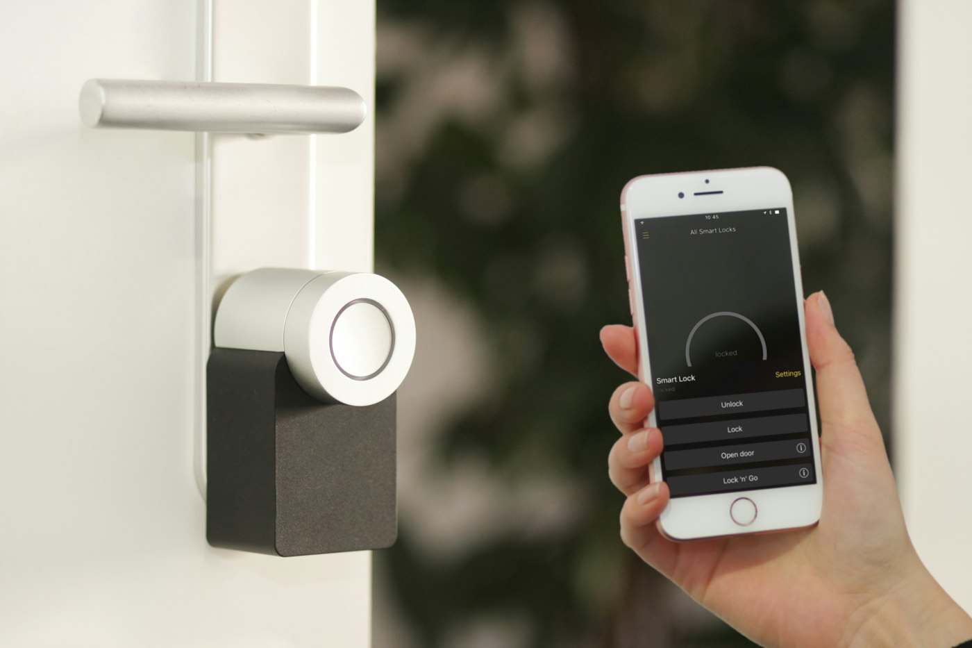 Wohnraum mit smarter Beleuchtung